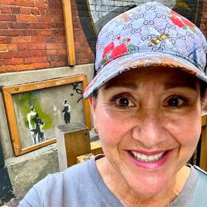 Meet your Posher, Leslie